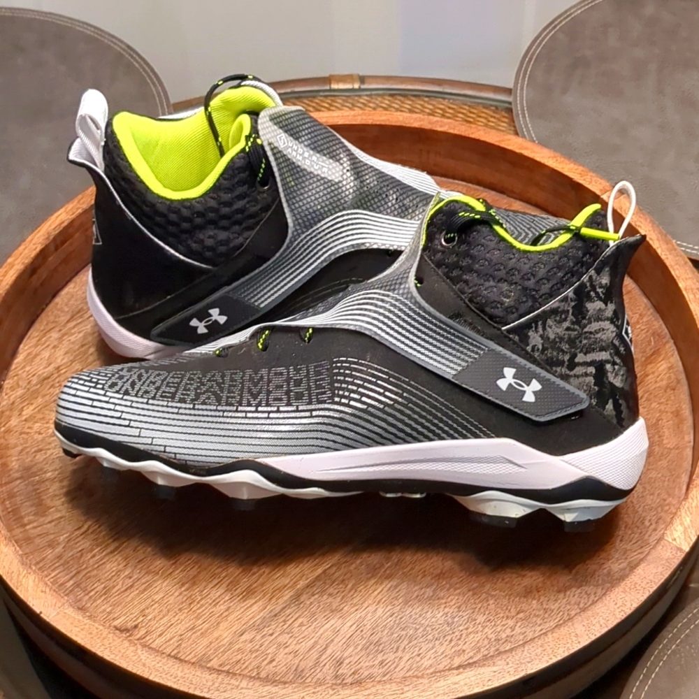 Men's UA Highlight Hammer D Football Cleats